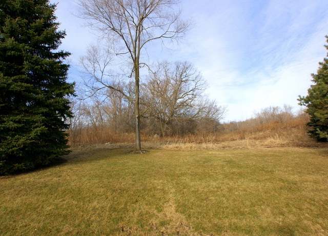 Property at 39976 Jonathan Knolls Ln, Wadsworth, IL 60083