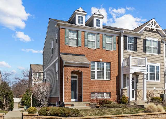 Property at 906 E Wing St, Arlington Heights, IL 60004, 3 beds, 2.5 baths
