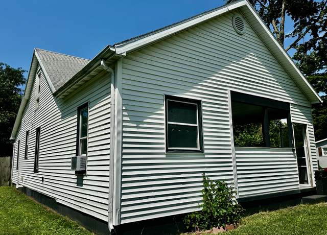 Property at 509 E Webster St, Clinton, IL 61727, 3 beds, 1 bath