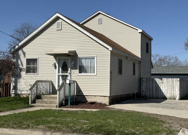 Property at 611 Elm St, Ottawa, IL 61350, 2 beds, 2 baths