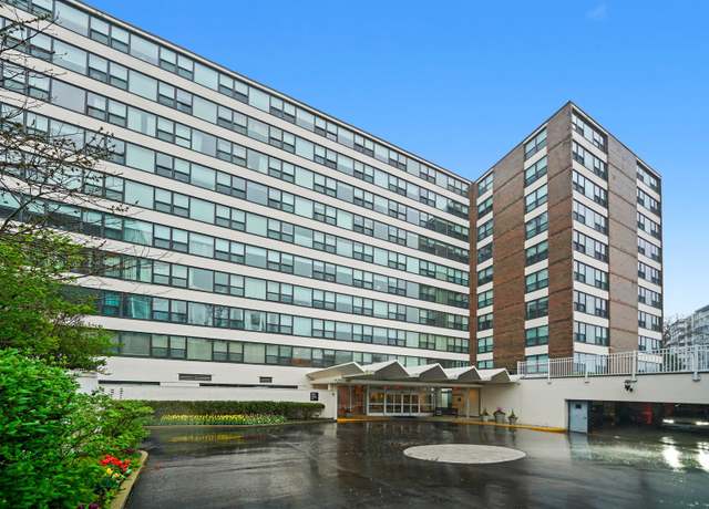Property at 1616 Sheridan Rd Unit 2E, Wilmette, IL 60091, 3 beds, 2.5 baths