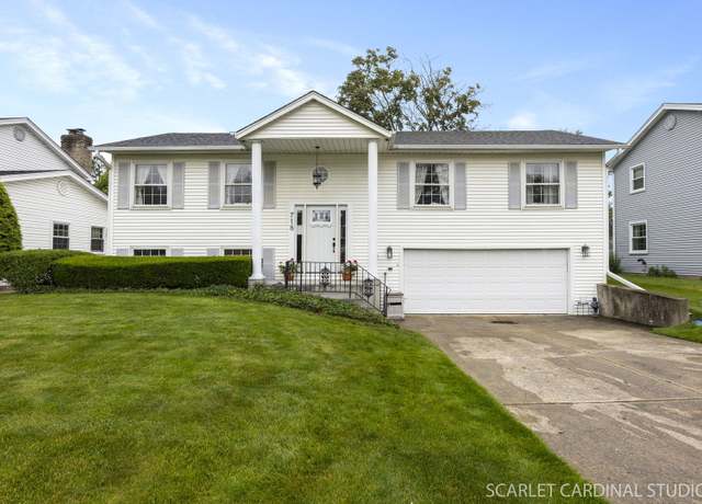 Property at 718 Liberty Ln, Lombard, IL 60148, 3 beds, 2.5 baths