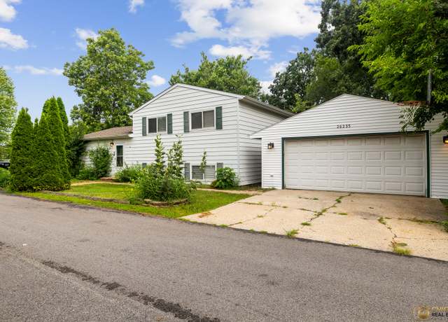 Property at 26235 N Acorn Ln, Mundelein, IL 60060, 4 beds, 2 baths