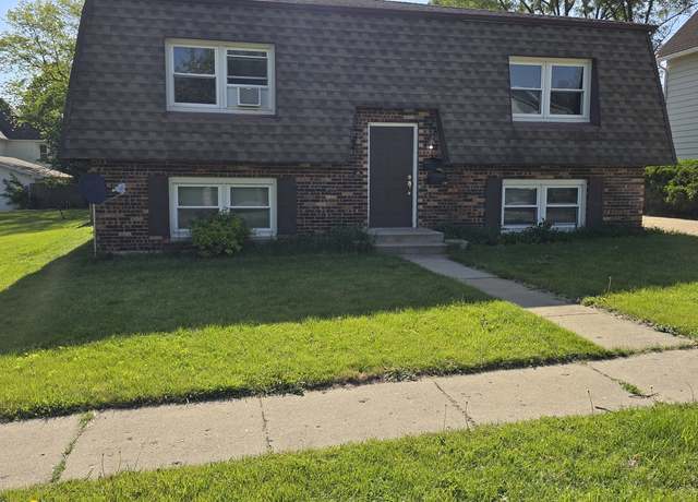 Property at 126 Sabin St, Sycamore, IL 60178, 5 beds, 2.5 baths