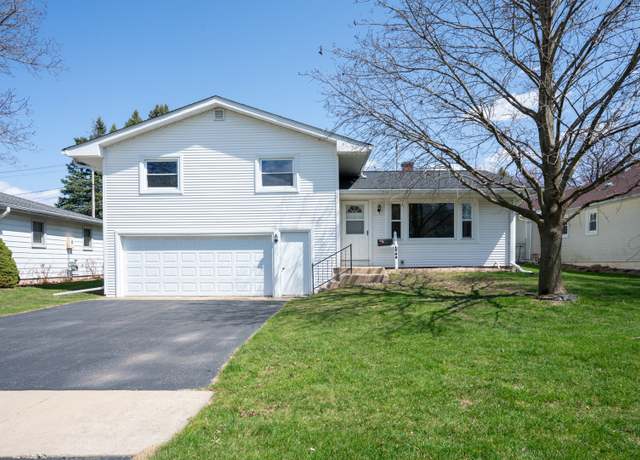 Property at 1708 Clay St, Woodstock, IL 60098, 3 beds, 2 baths