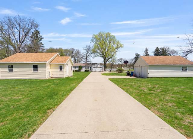 Property at 2697 River Rd, Kankakee, IL 60901, 5 beds, 2 baths