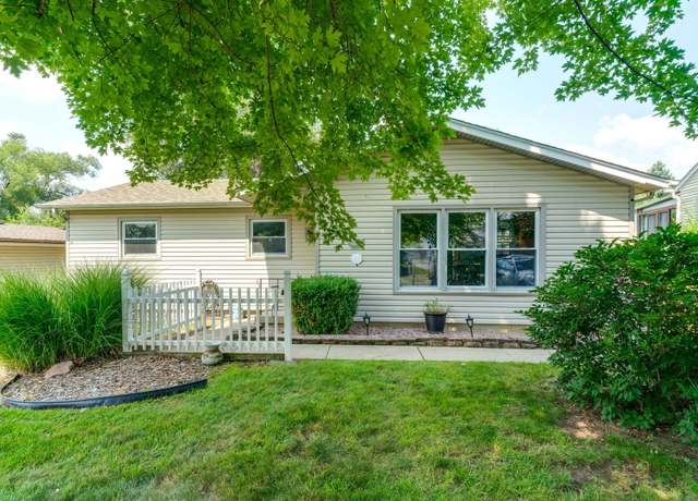 Property at 306 Bridgewood Dr, Antioch, IL 60002, 3 beds, 1 bath
