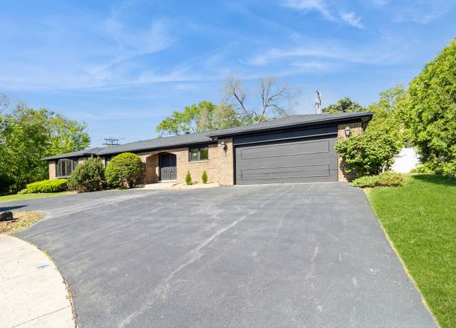 Property at 26 Marina Dr, Des Plaines, IL 60016, 3 beds, 2 baths
