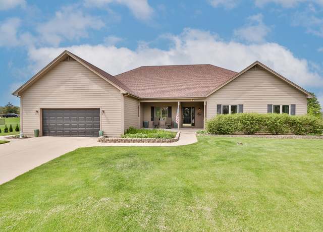 Property at 326 Austin Ct, Yorkville, IL 60560, 5 beds, 3.5 baths