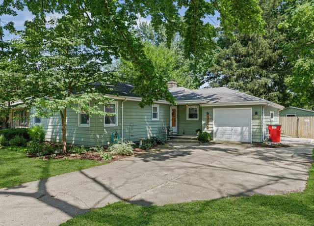 Property at 1704 Chevy Chase Dr, Champaign, IL 61821, 3 beds, 1.5 baths