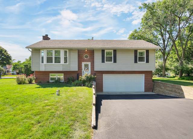 Property at 21012 N 18th St, Barrington, IL 60010, 3 beds, 2 baths