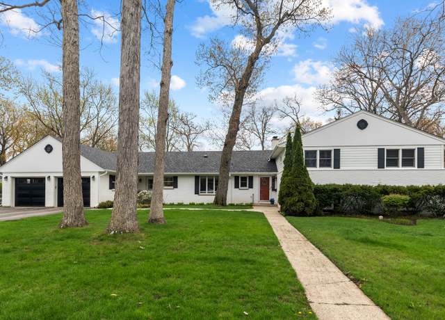 Property at 825 Highview Ter, Lake Forest, IL 60045, 5 beds, 3.5 baths