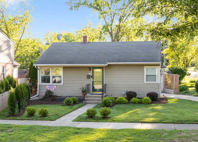 Property at 124 N West End Ave, Westmont, IL 60559, 2 beds, 2 baths