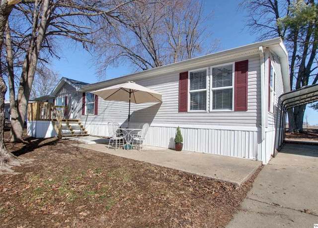 Property at 5022 E Paradise Ln, Quincy, IL 62305, 4 beds, 2 baths
