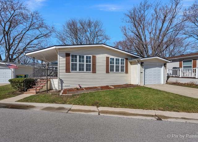 Property at 220 Melbrooke Rd, Elgin, IL 60123, 2 beds, 2 baths