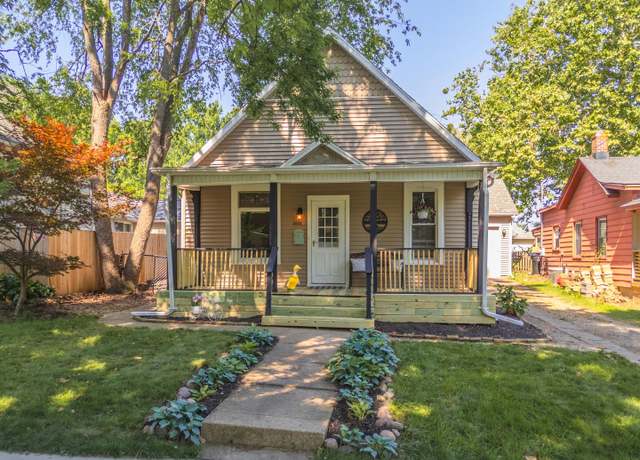 Property at 1404 Fell Ave, Bloomington, IL 61701, 3 beds, 2 baths