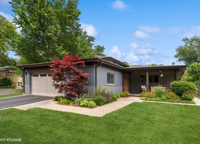 Property at 338 Wilshire Dr E, Wilmette, IL 60091, 5 beds, 3.5 baths