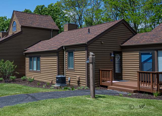 Property at 11 Farmstead Dr #11, Galena, IL 61036, 1 bed, 1 bath