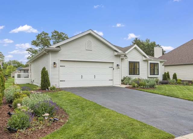 Property at 1004 Golden Ave, Woodstock, IL 60098, 3 beds, 2.5 baths