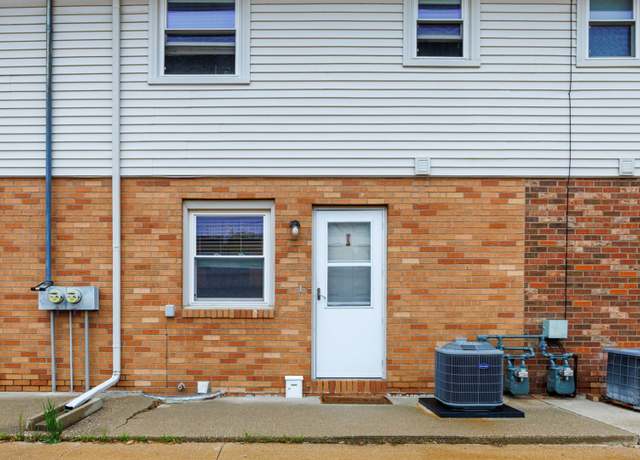 Property at 105 E Lincoln St Unit I, Normal, IL 61761, 2 beds, 1.5 baths