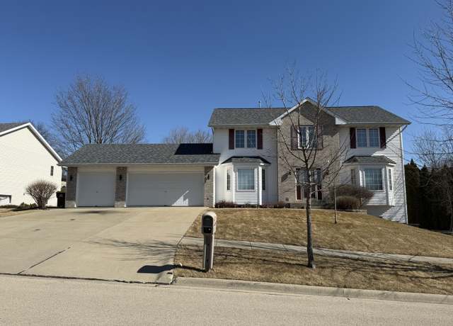 Property at 3107 Farmdale Ln, Freeport, IL 61032, 4 beds, 3.5 baths