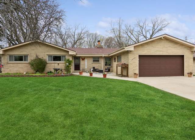 Property at 1225 N Osborne Blvd, Racine, WI 53405, 5 beds, 2.5 baths