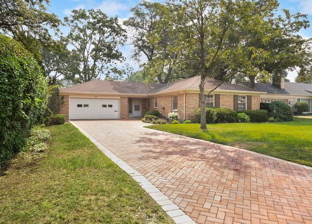 Property at 639 Surrey Ln, Glenview, IL 60025, 3 beds, 2 baths