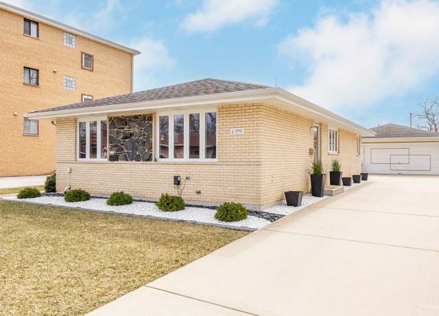 Property at 6925 W 110th St, Worth, IL 60482, 4 beds, 2.5 baths