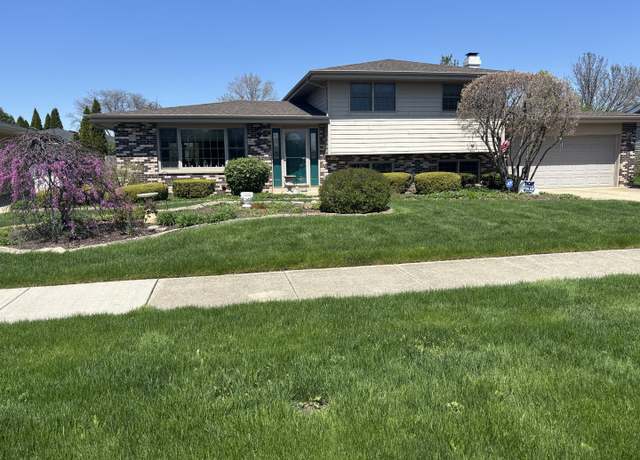 Property at 1720 Lynwood St, Crest Hill, IL 60403, 3 beds, 2 baths