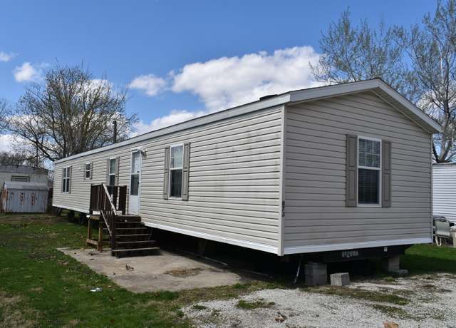 Property at 475 E Jefferson St #8, El Paso, IL 61738, 3 beds, 2 baths