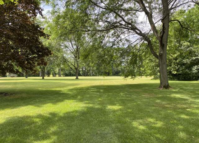 Property at 687 W Old Elm Rd, Lake Forest, IL 60045