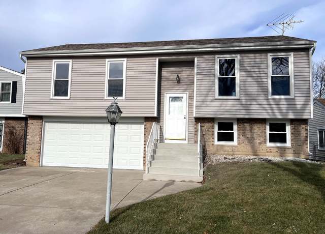 Property at 1170 Singleton Dr, Roselle, IL 60172, 4 beds, 2 baths