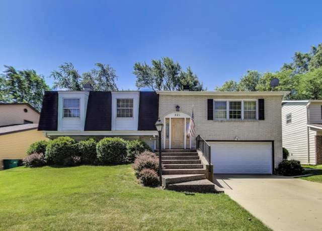 Property at 221 Anthony Rd, Buffalo Grove, IL 60089, 4 beds, 3 baths