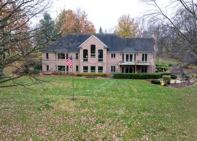 Property at 17619 Grandview Dr, Sterling, IL 61081, 4 beds, 3.5 baths