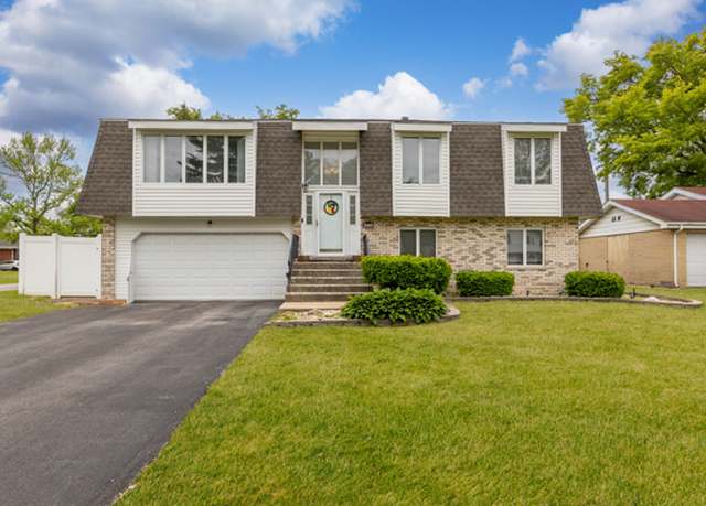 Property at 300 Milburn Ave, Crete, IL 60417, 3 beds, 2 baths