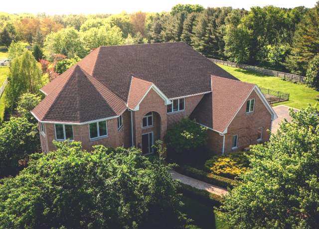 Property at 11 Moate Ln, Barrington Hills, IL 60010, 5 beds, 5 baths