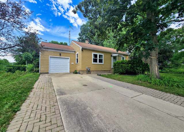 Property at 411 Woodward Ave, Geneva, IL 60134, 2 beds, 1.5 baths