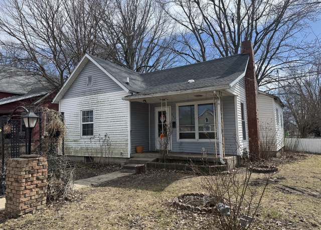 Property at 944 E Walnut St, Canton, IL 61520, 3 beds, 1 bath