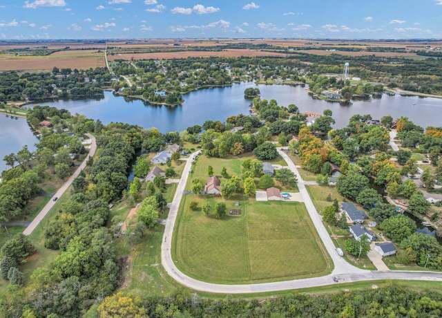 Property at 132 Comanche Trl, Loda, IL 60948