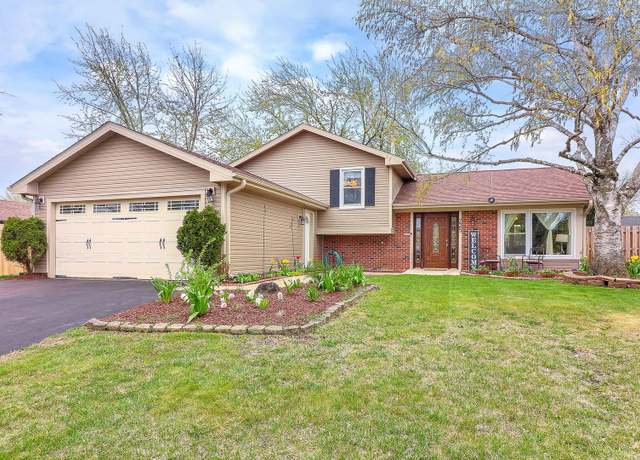 Property at 225 Lincolnshire Ct, Bolingbrook, IL 60440, 3 beds, 2 baths