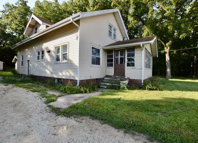 Property at 5807 Forest Hills Rd, Rockford, IL 61114, 4 beds, 1 bath