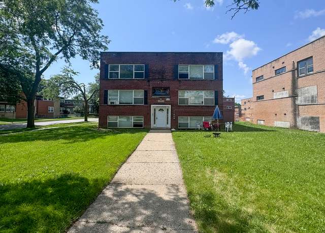 Property at 2116 & 2101 Williamsburg Dr, Waukegan, IL 60085, 22 beds, 12 baths