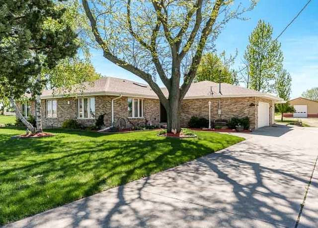 Property at 8465 S Mulford Rd, Rockford, IL 61109, 4 beds, 3 baths