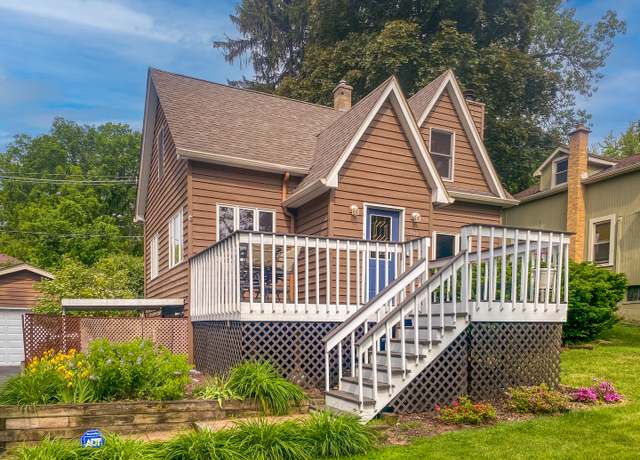 Property at 160 Wildwood Rd, Algonquin, IL 60102, 3 beds, 2 baths
