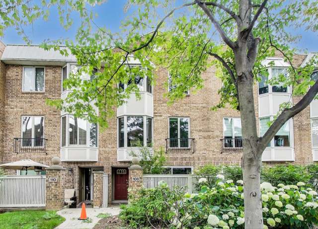 Property at 108 Bishop Quarter Ln, Oak Park, IL 60302, 2 beds, 2.5 baths