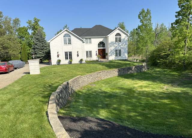 Property at 319 Royal Oak Dr, Steger, IL 60475, 5 beds, 3.5 baths