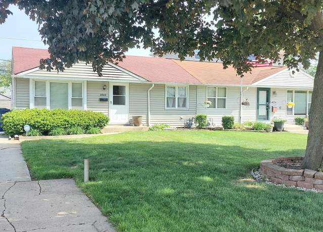 Property at 8923 S Main St, Hometown, IL 60456, 2 beds, 1 bath