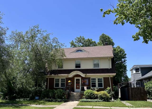 Property at 407 4th Ave, Ottawa, IL 61350, 4 beds, 2.5 baths