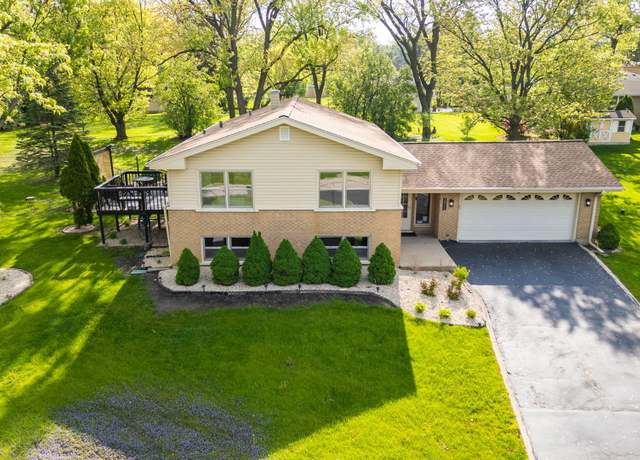 Property at 10S111 Leonard Dr, Willowbrook, IL 60527, 3 beds, 2.5 baths