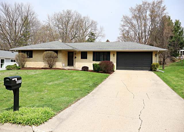 Property at 5574 Knollwood Rd, Rockford, IL 61107, 3 beds, 1.5 baths
